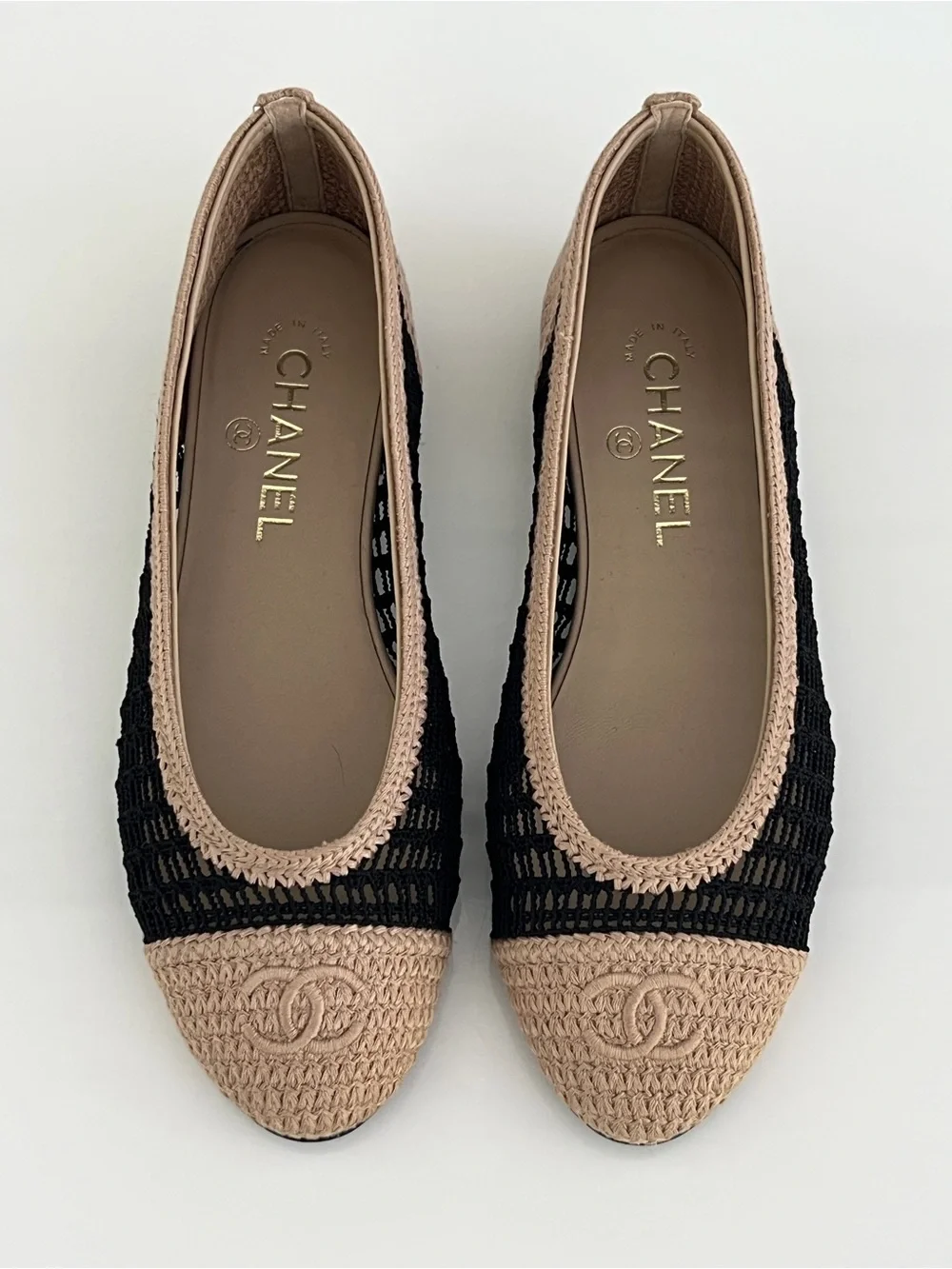 CHANEL 25P CC BLACK AND BEIGE RAFFIA BALLET SHOES SIZE IT 38 / US 8 NEW IN BOX!